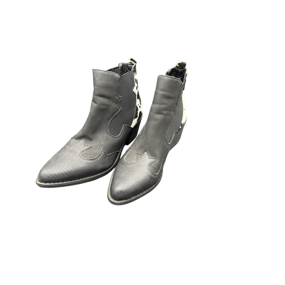 Pierre Dumas Wilder booties in black comb with a white cow print accent Size 10
